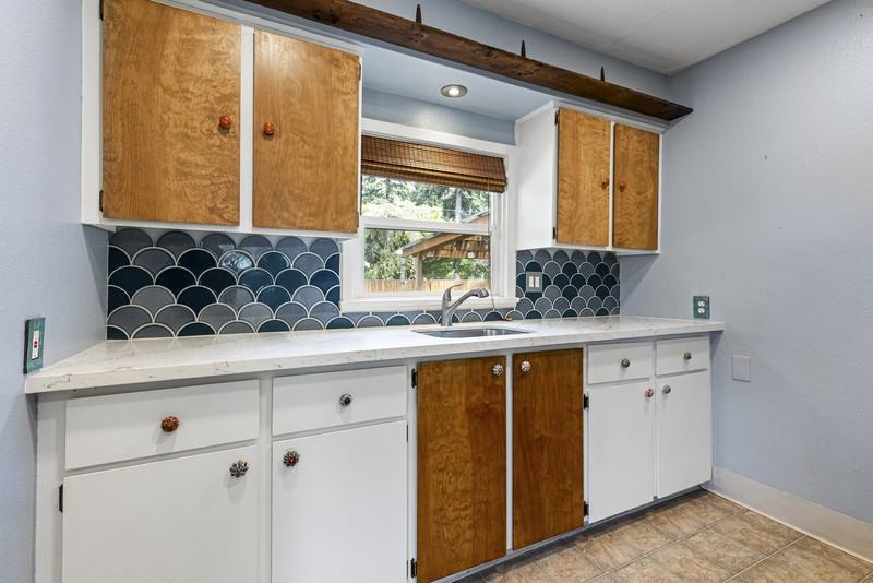2440 Ne 122nd Ave - Photo 2 of 20