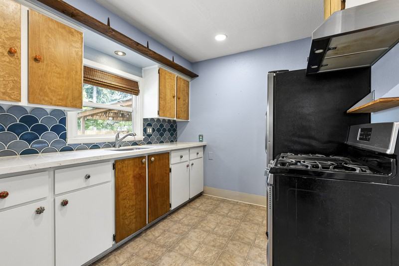 2440 Ne 122nd Ave - Photo 3 of 20