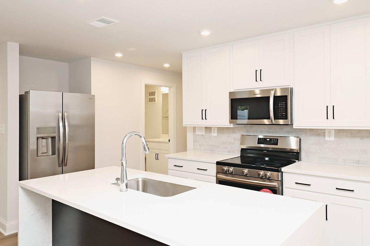 2411 Anlee Rd - Photo 3 of 17