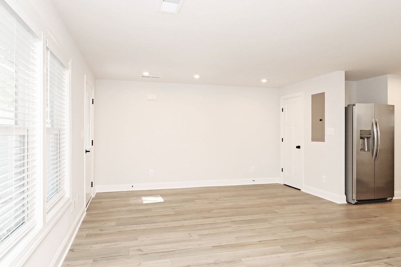 2409 Anlee Rd #B - Photo 3 of 17