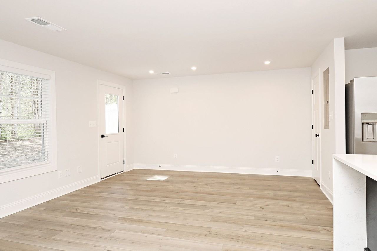 2409 Anlee Rd #B - Photo 4 of 17