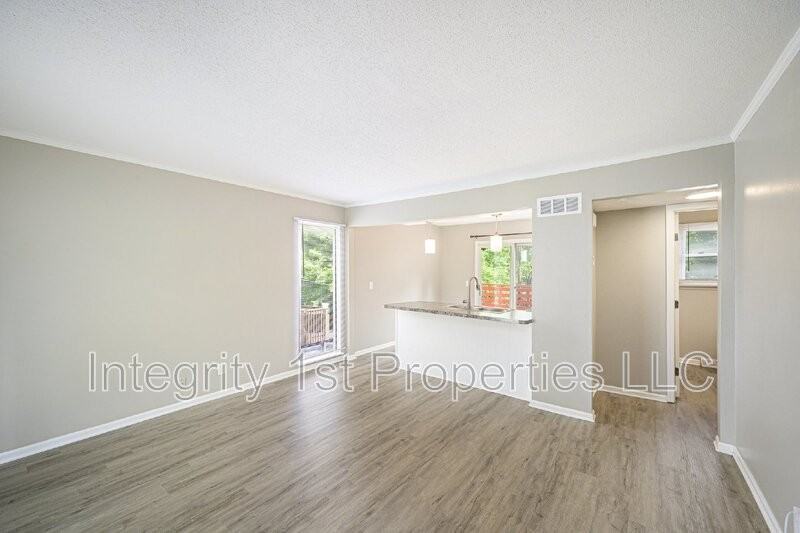 1928 Westavenue - Photo 6 of 16