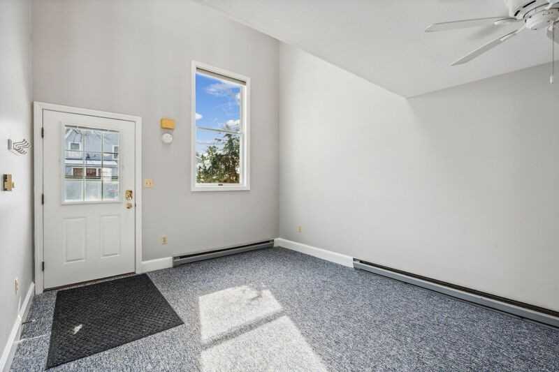210 Beach St - Photo 5 of 36