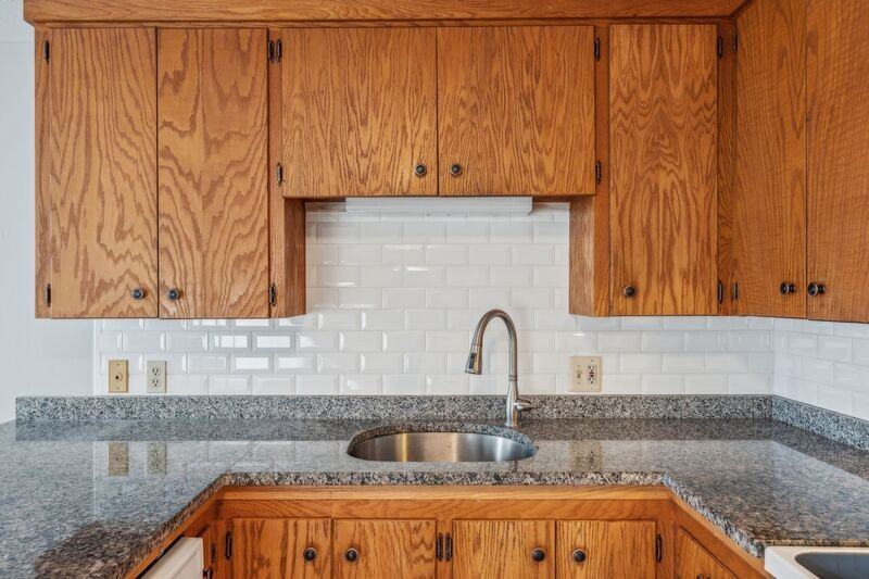 210 Beach St - Photo 7 of 36