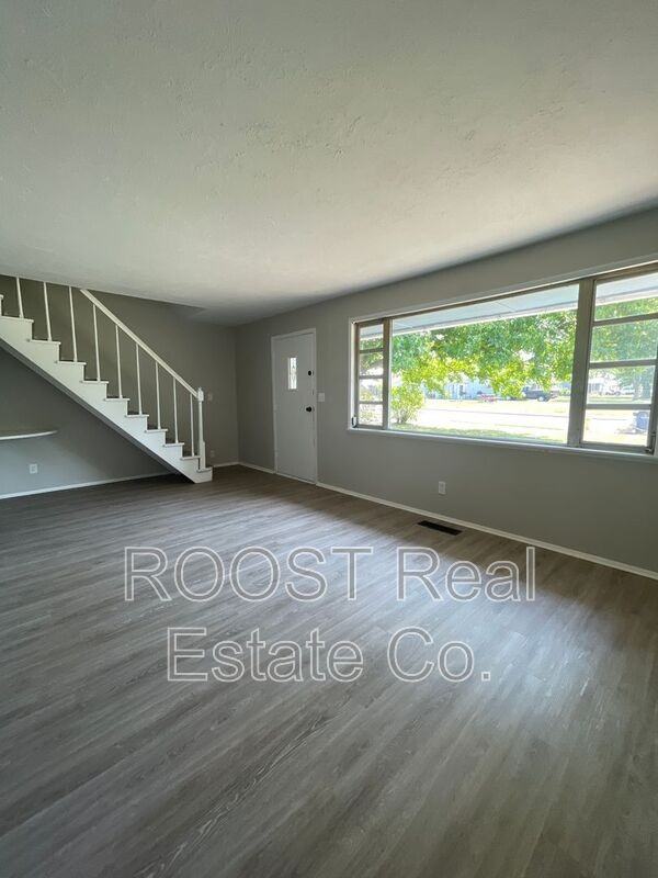 525 Beechwood Rd - Photo 2 of 13