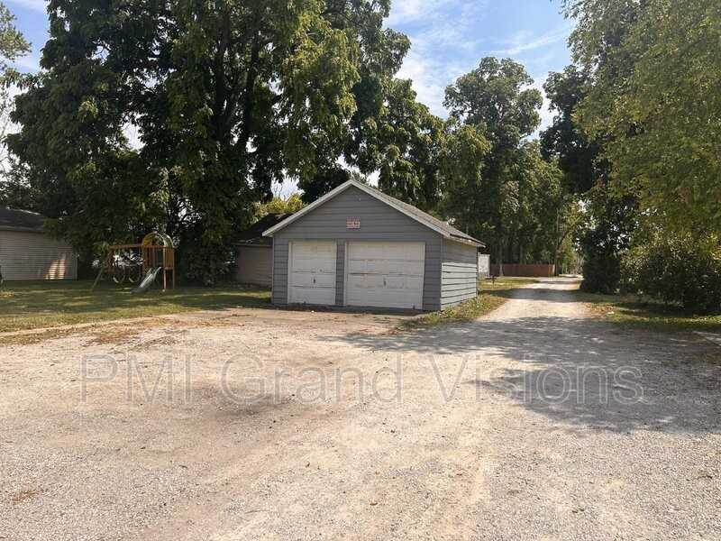 216 Polk Ave - Photo 2 of 42