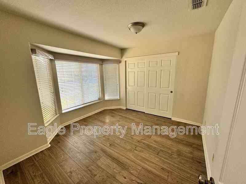 204 Sapphire Ct - Photo 2 of 13