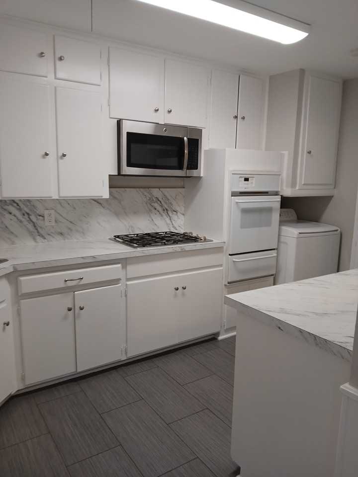 403 La Salle Dr #403 - Photo 2 of 16
