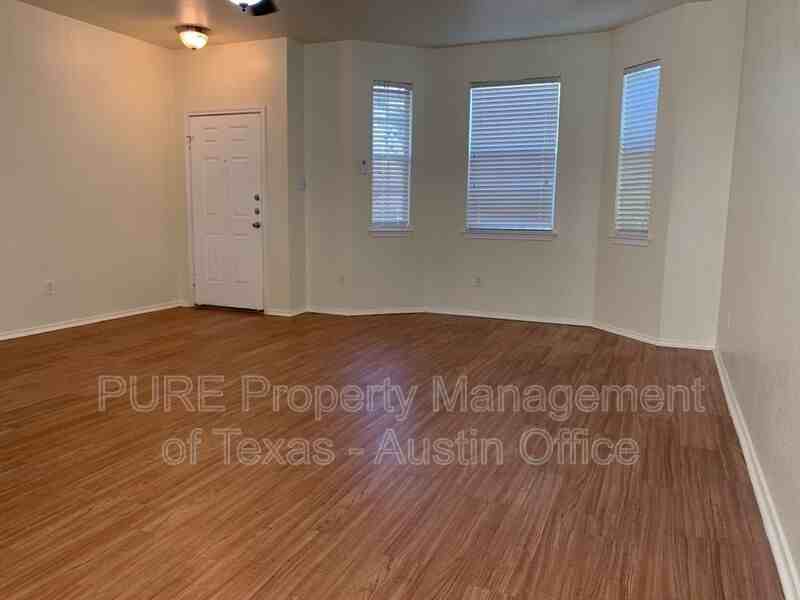 2844 Shadowpoint Cv - Photo 3 of 21