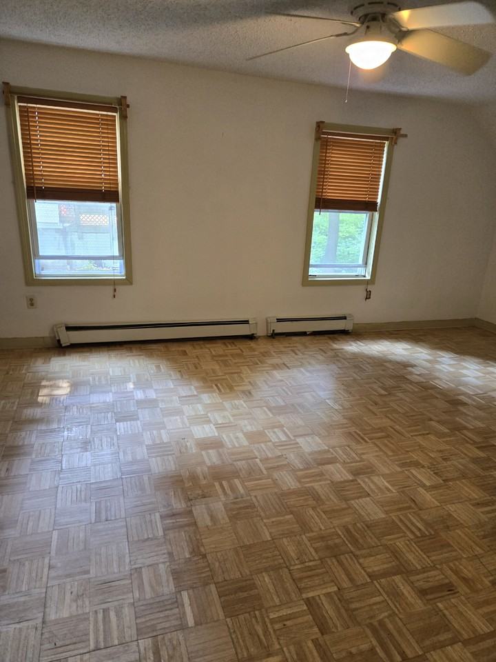 121 1/2 Eastern Ave #NA - Photo 3 of 4