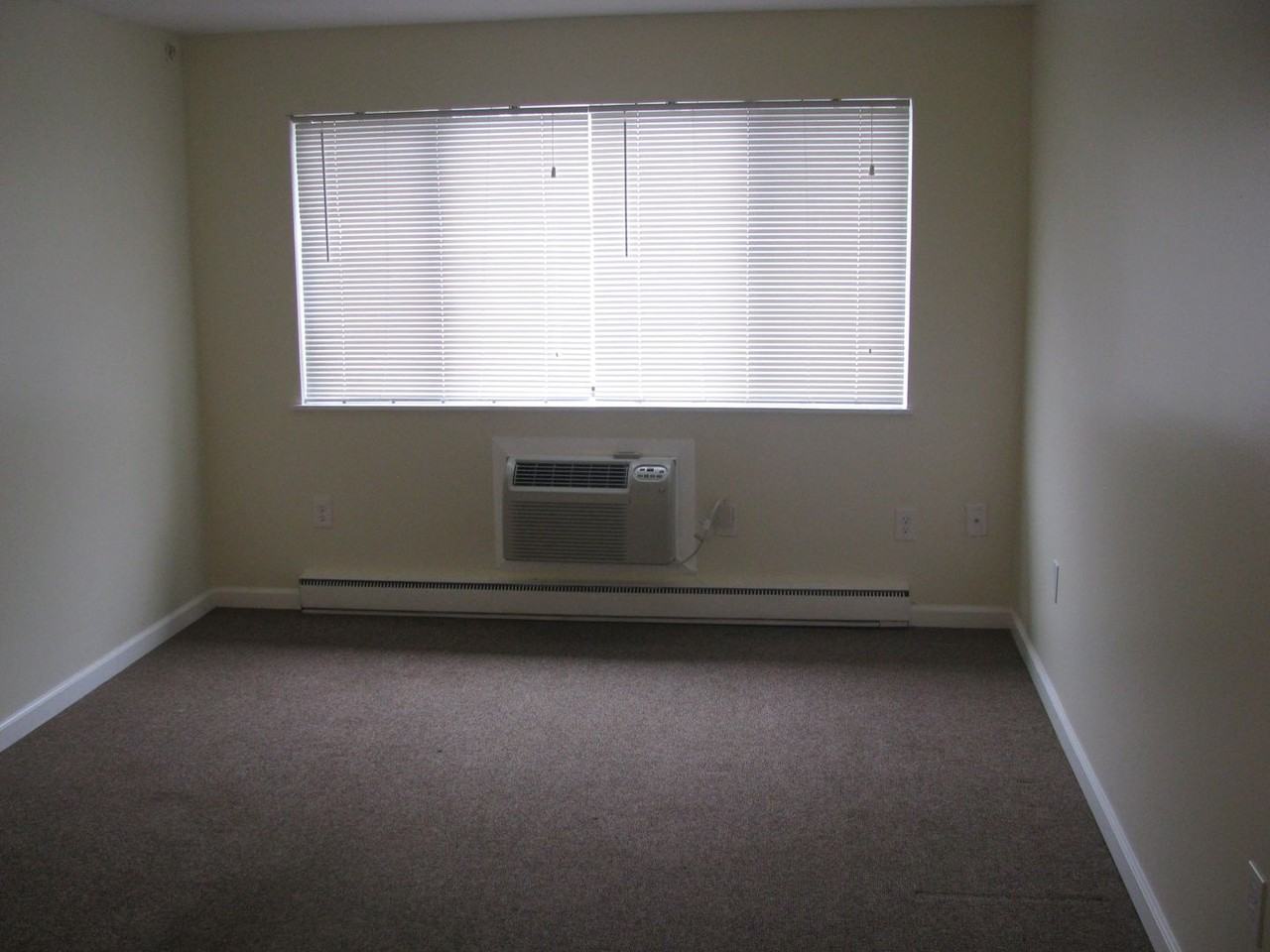 1309 St James Ave - Photo 3 of 4