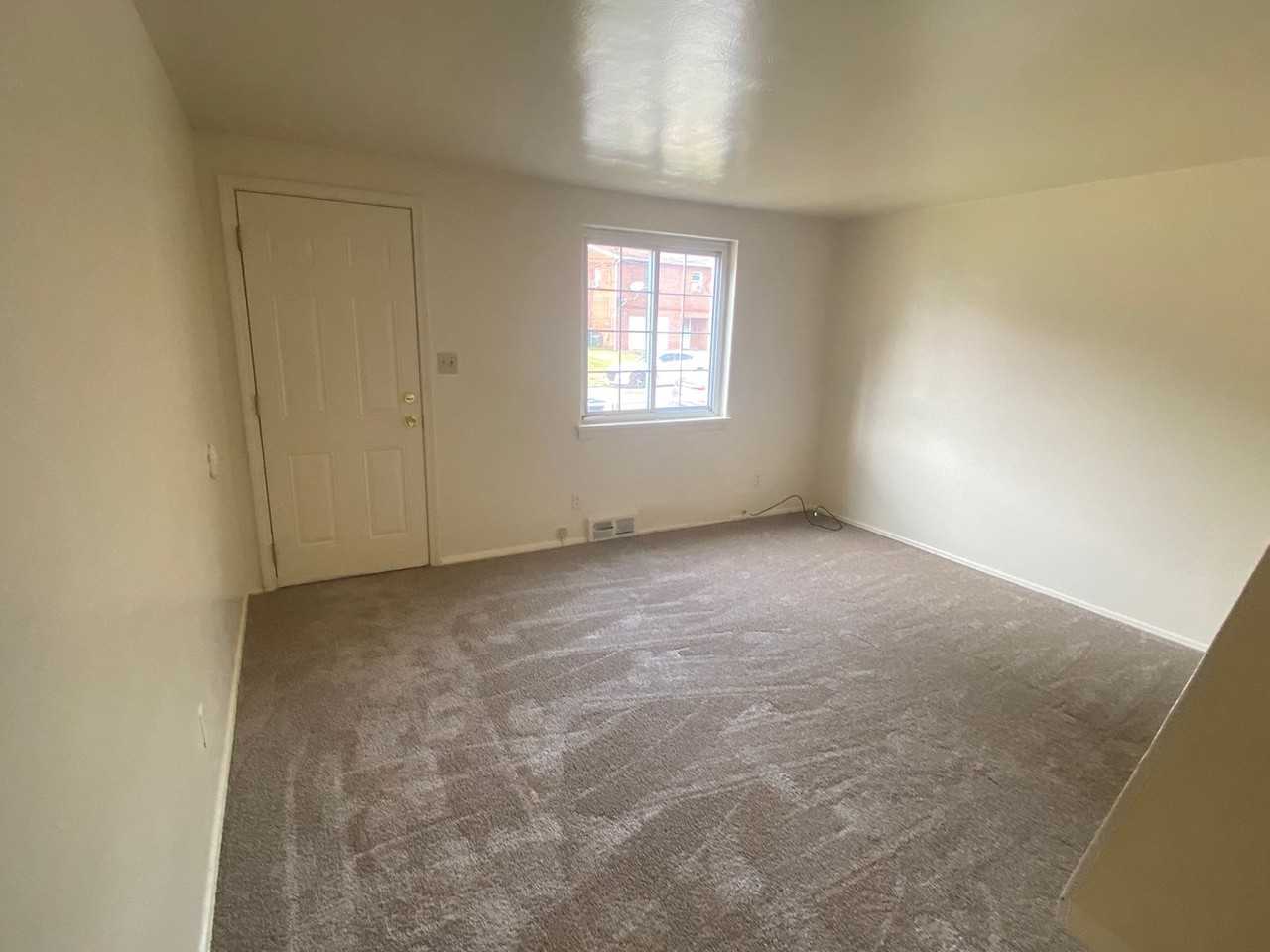 424 Lincoln Ave - Photo 3 of 7