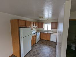 featured image of 2401/2405 Leo Ave A-D