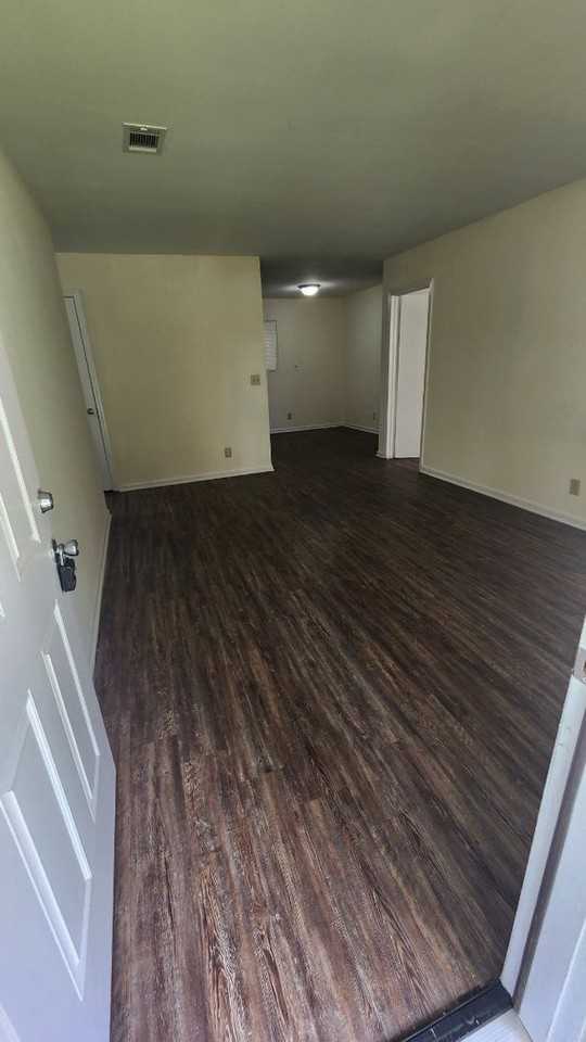 518 Aiken St - Photo 2 of 11