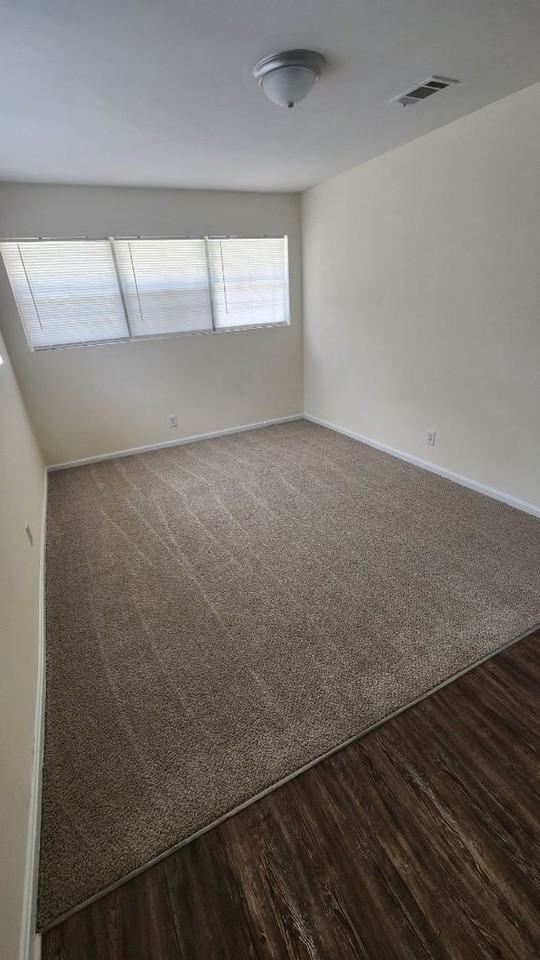 518 Aiken St - Photo 3 of 11