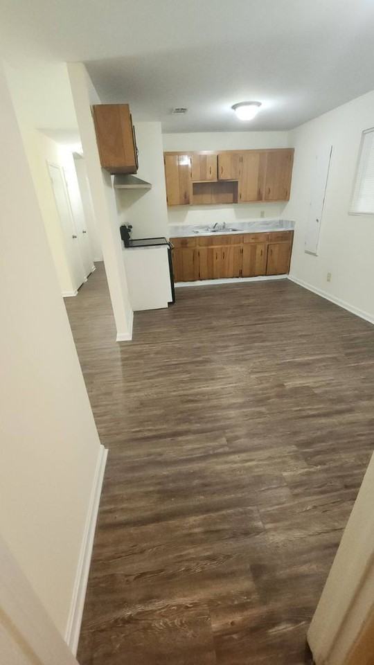 518 Aiken St - Photo 6 of 11
