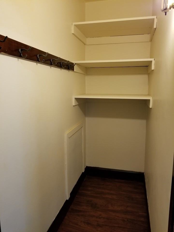 208 Pennsylvania Ave - Photo 4 of 22