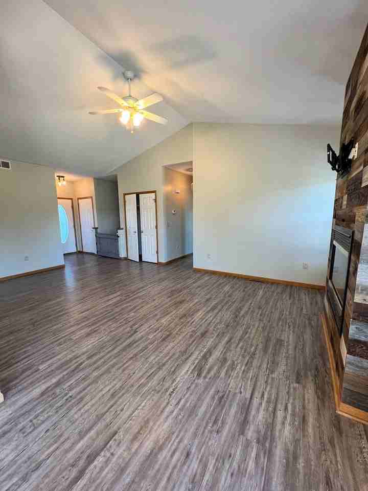2214 Elk Ct - Photo 4 of 24