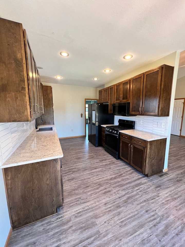 2214 Elk Ct - Photo 5 of 24