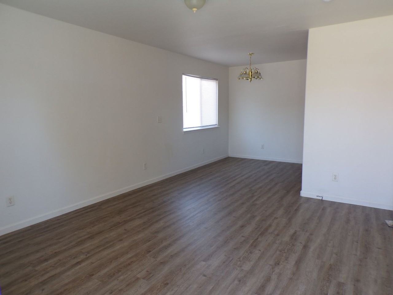 285 Dalton St - Photo 2 of 16