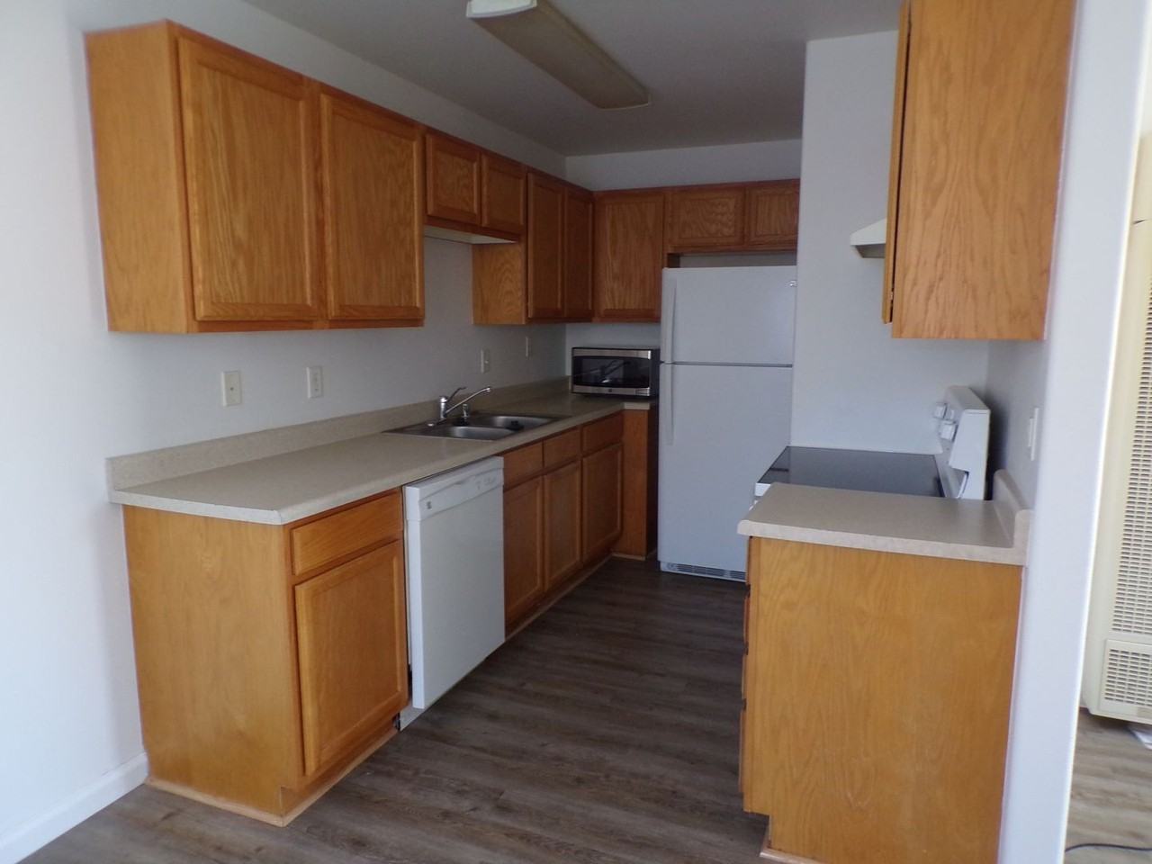 285 Dalton St - Photo 4 of 16