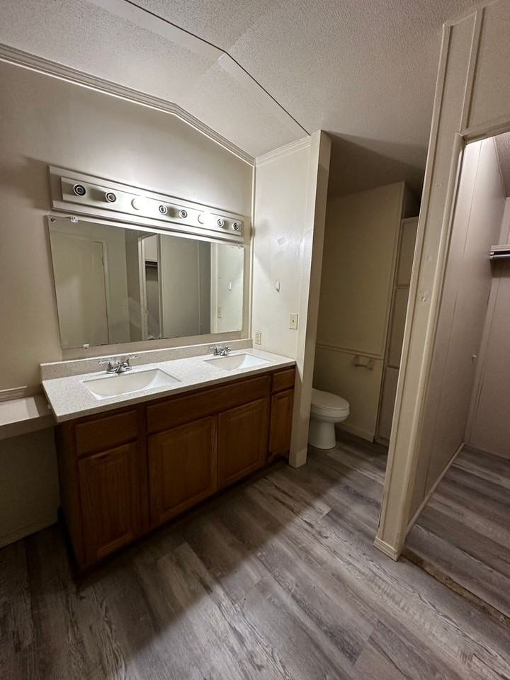 1405 W Main St - Photo 3 of 11