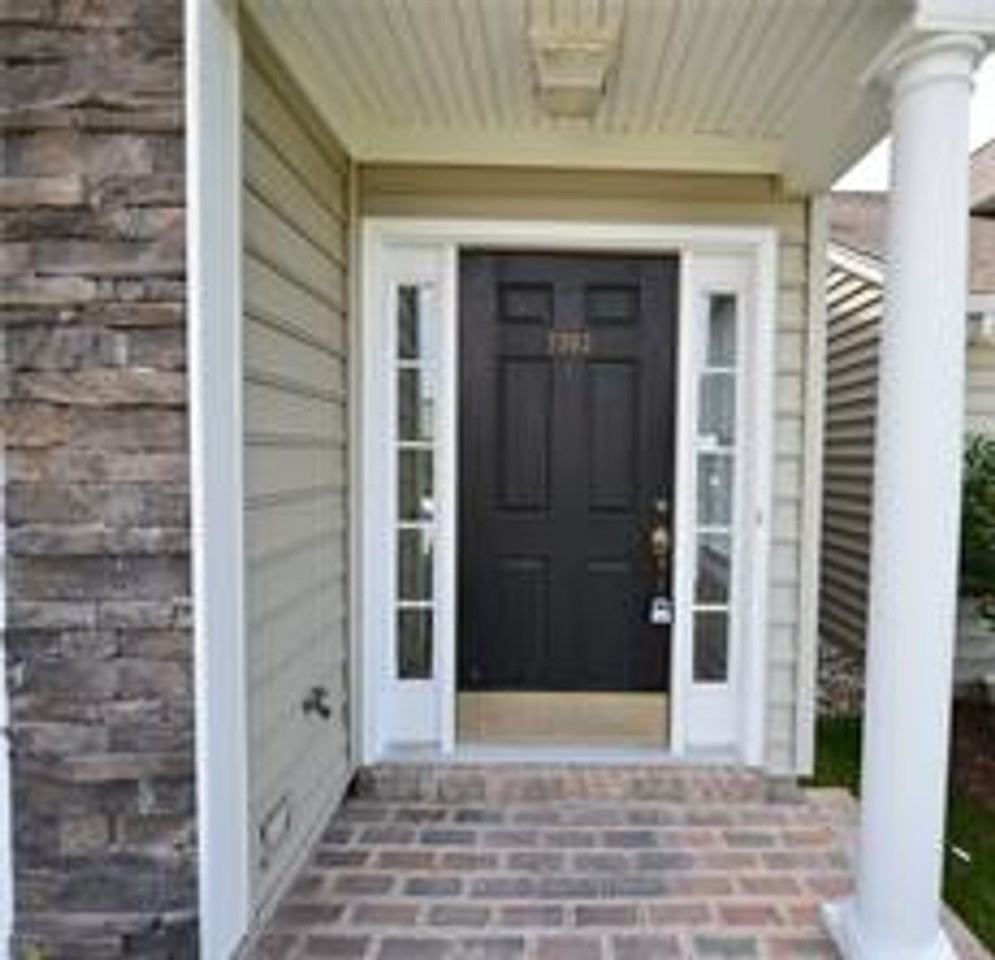 1703 Gunston Dr - Photo 3 of 14