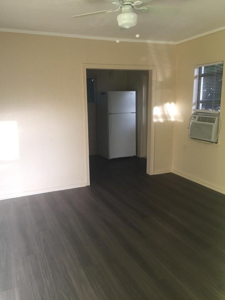 207 N Lakewood Dr - Photo 3 of 6