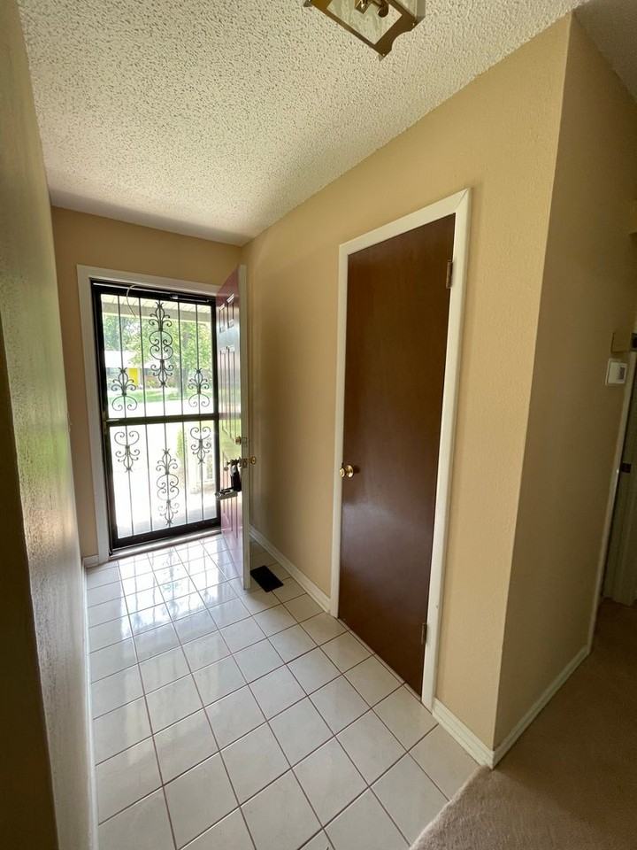 12720 S 123rd East Ave - Photo 3 of 15