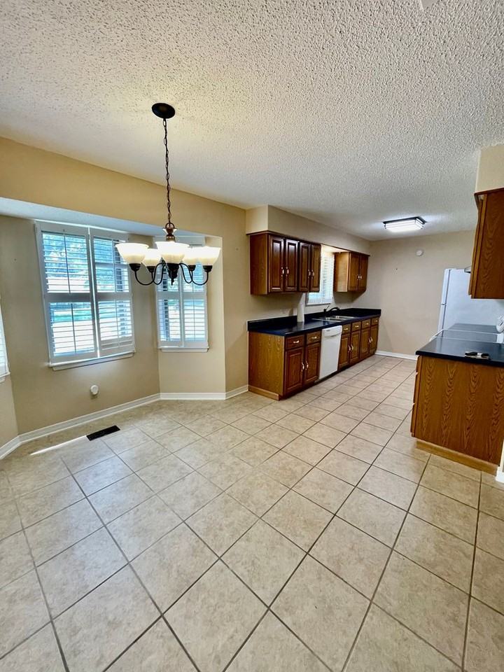 12720 S 123rd East Ave - Photo 5 of 15