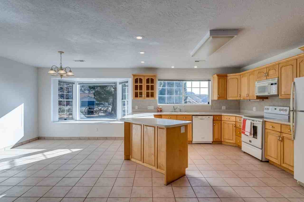 289 N Silver Meadows Rd - Photo 3 of 42