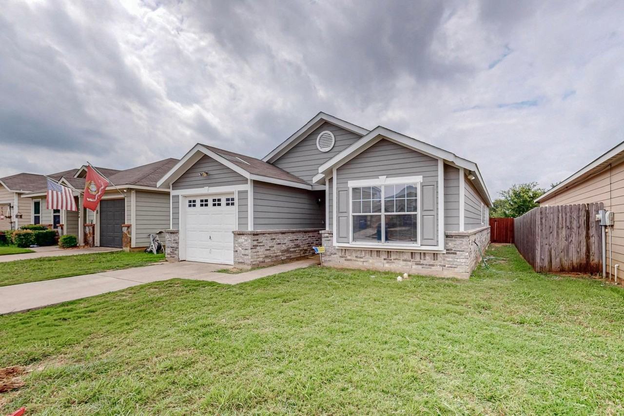 1820 Village Park Trl - Photo 3 of 38