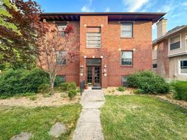 featured image of 5819 E Washington St #7