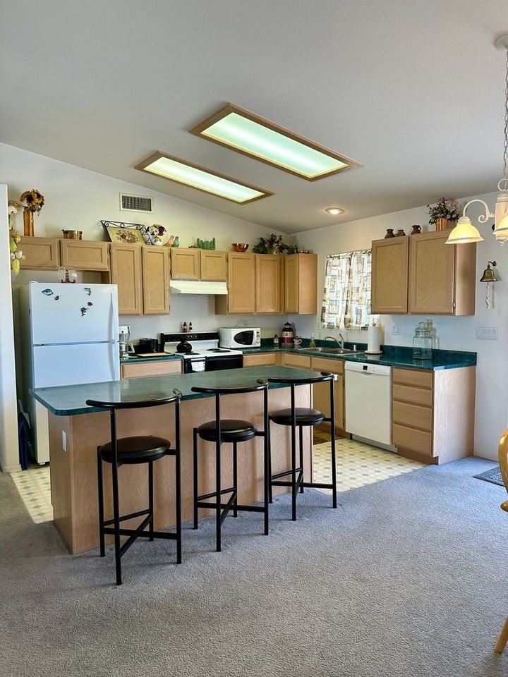 2570 Huntington Dr - Photo 4 of 20