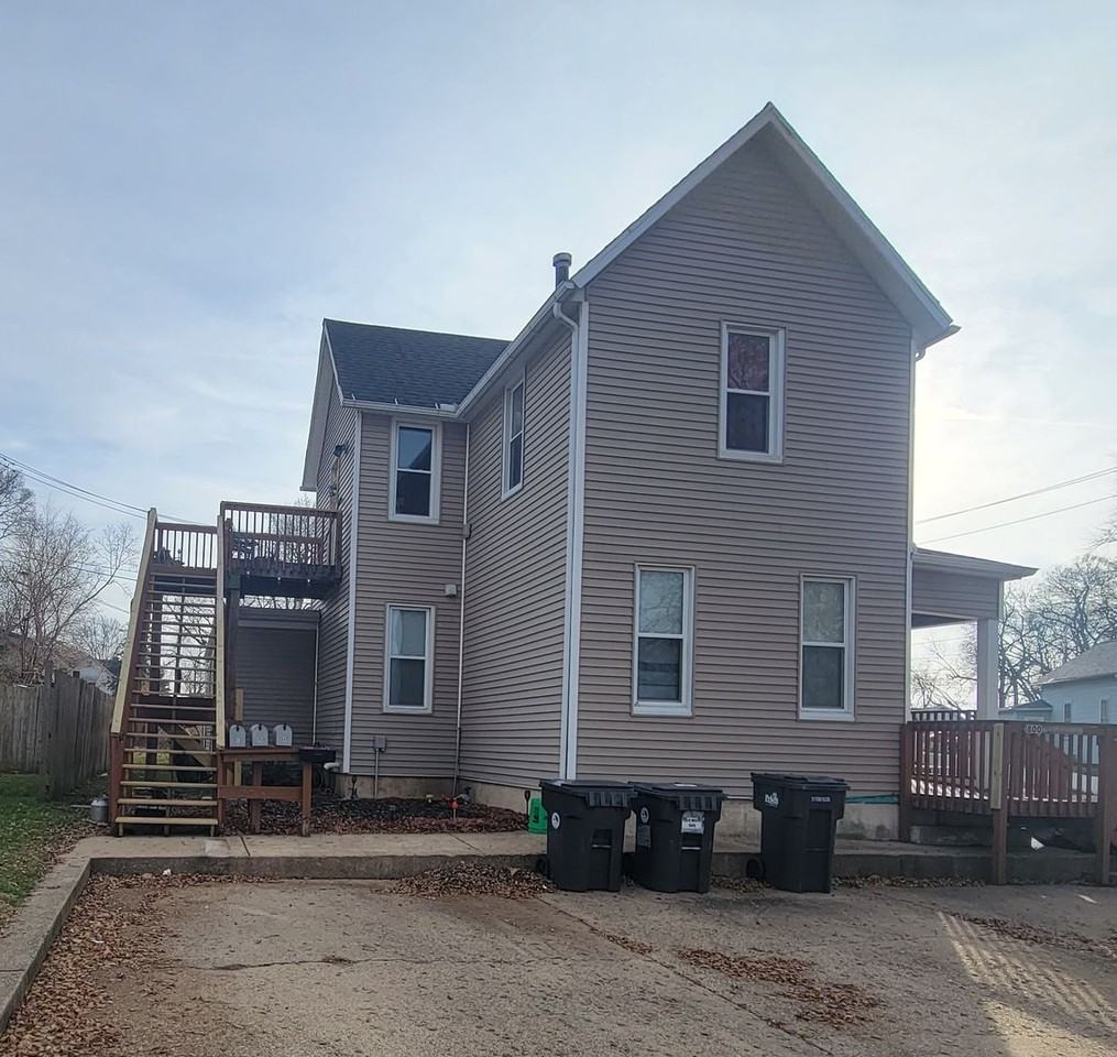 800 & 800 1/2 Charlotte Street Apartments 800 Charlotte St, Pekin, IL 61554 Zumper