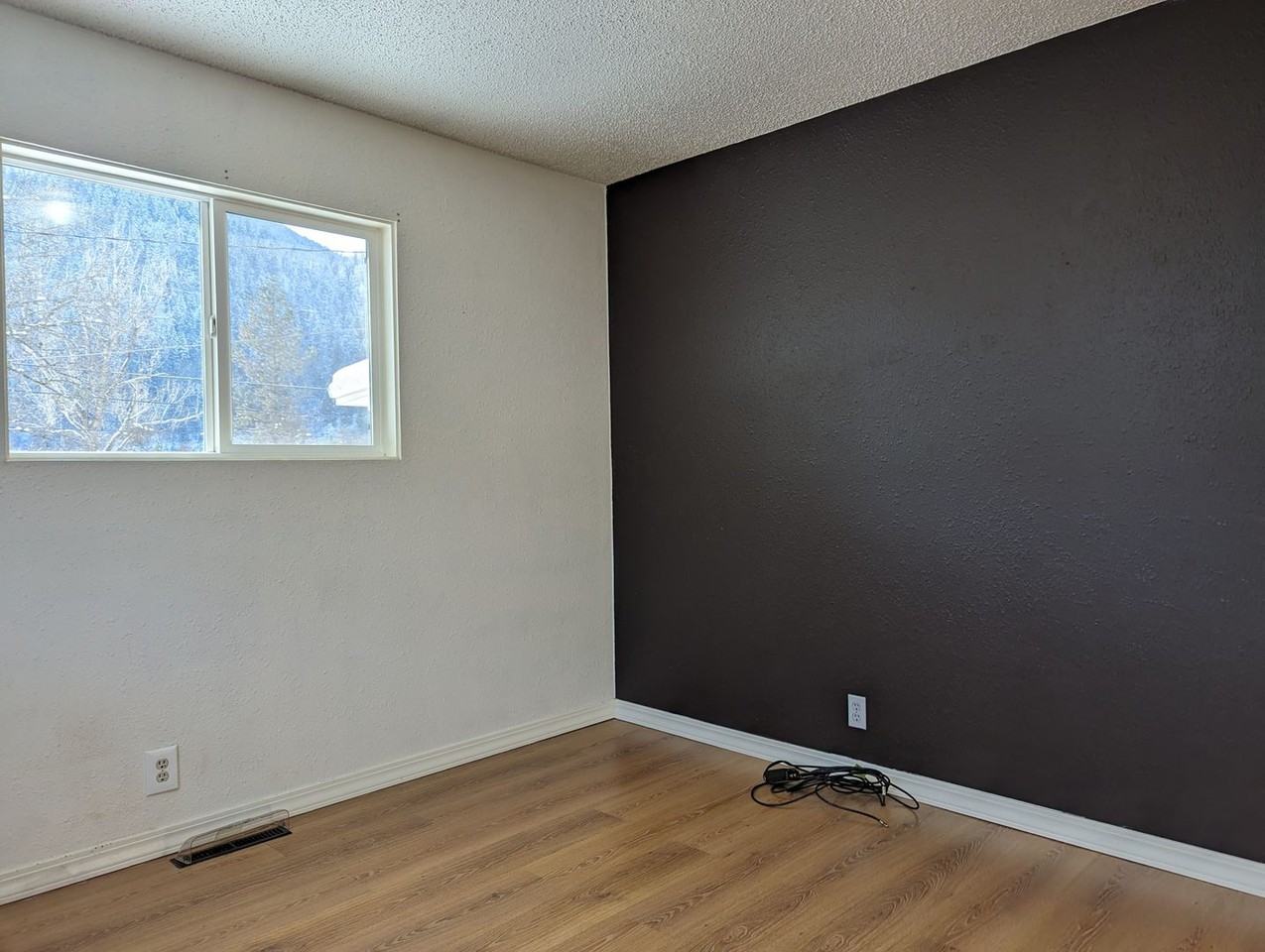 914 Miles Ave - Photo 3 of 16