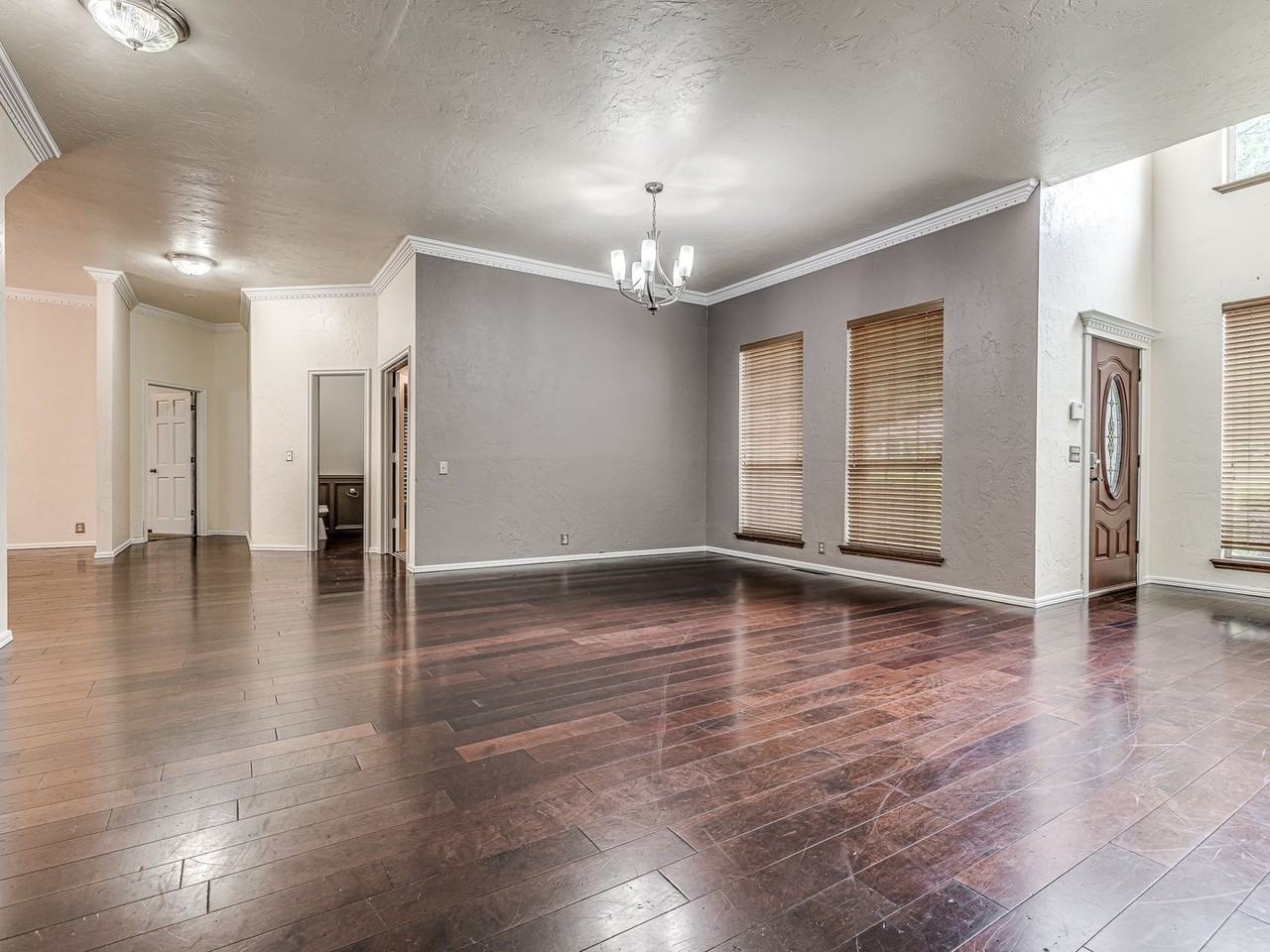 1104 Fox Lake Ln - Photo 6 of 47