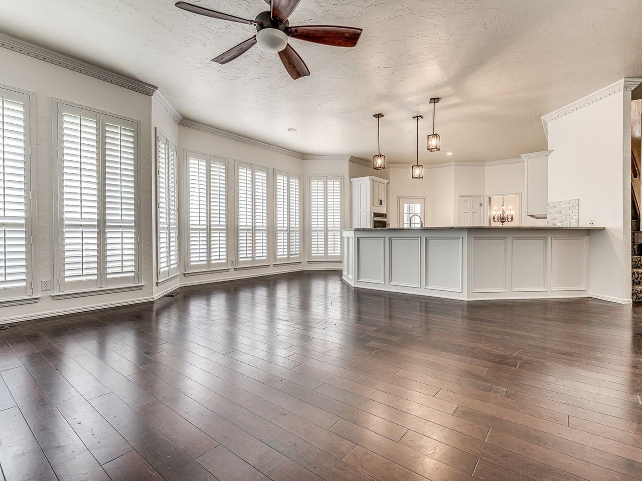 1104 Fox Lake Ln - Photo 4 of 47