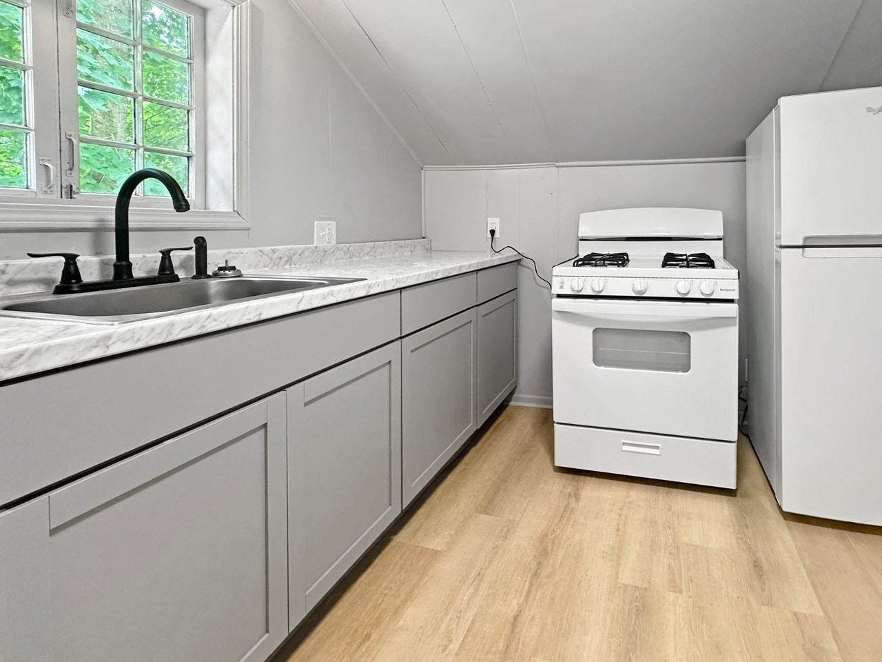 210 W Union St - Photo 2 of 8