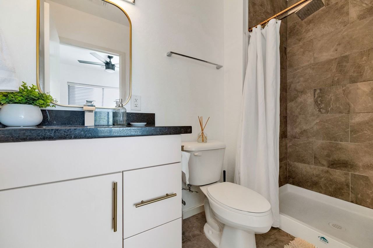 7855 N 20th Gln - Photo 4 of 19