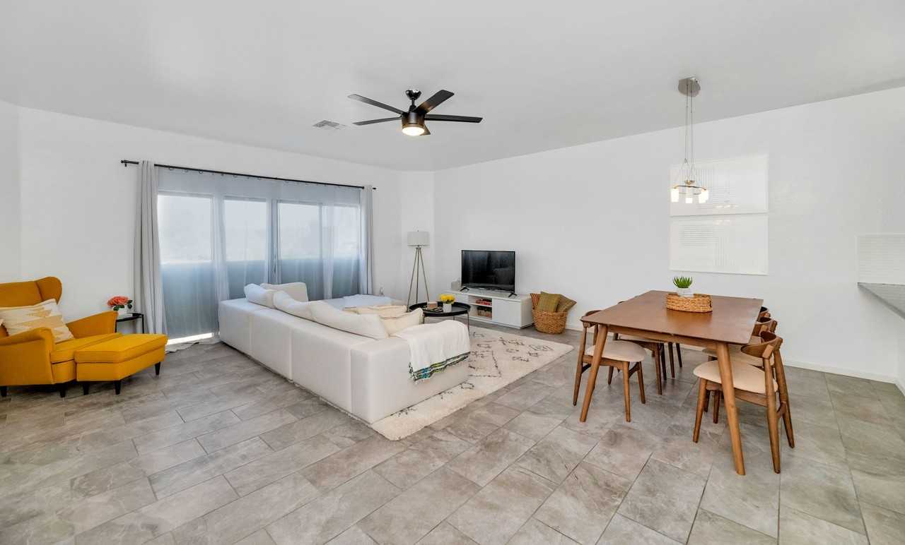 7855 N 20th Gln - Photo 6 of 19