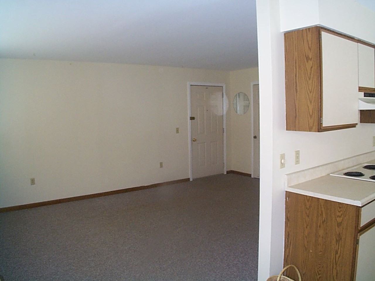 472 Middle St - Photo 5 of 15