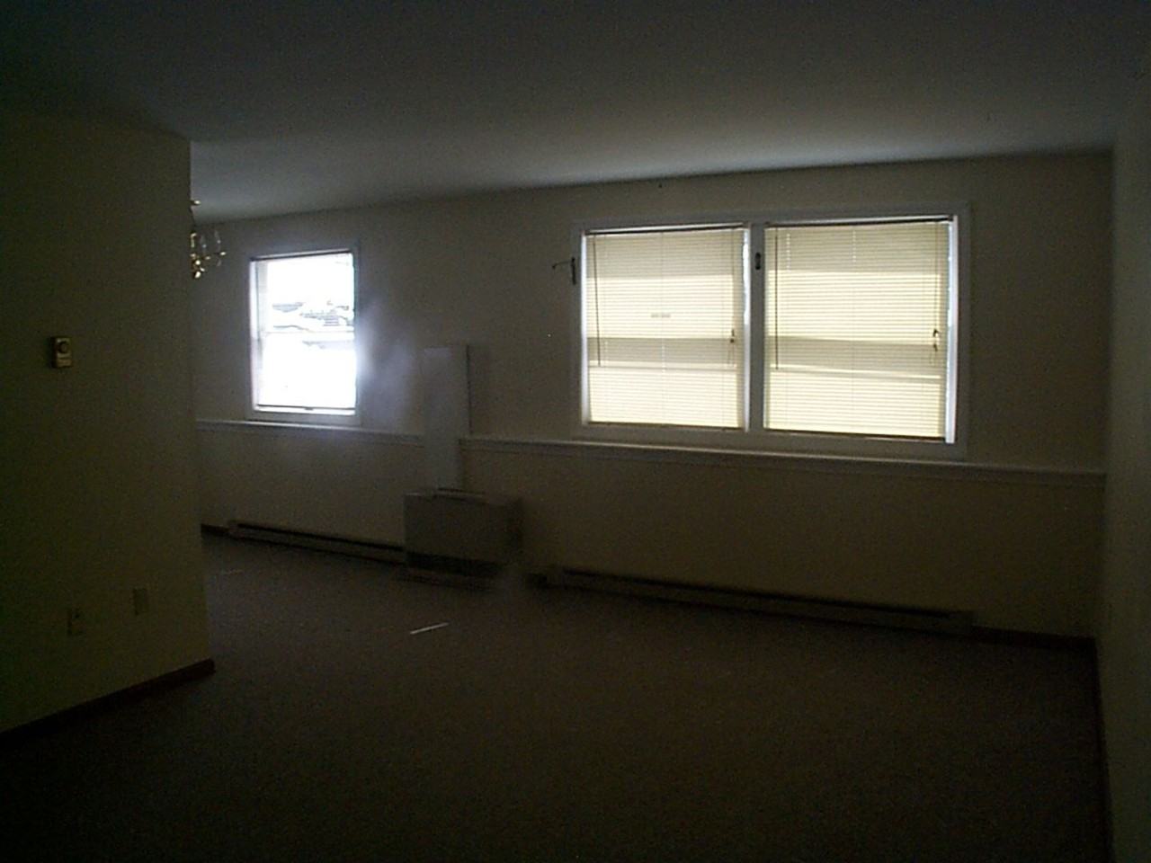 472 Middle St - Photo 6 of 15