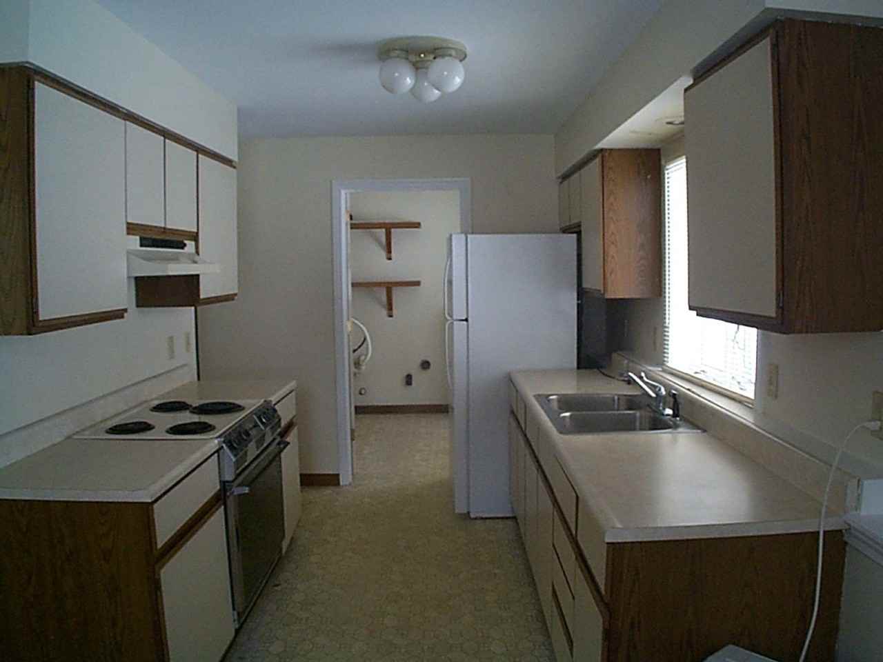 472 Middle St - Photo 7 of 15