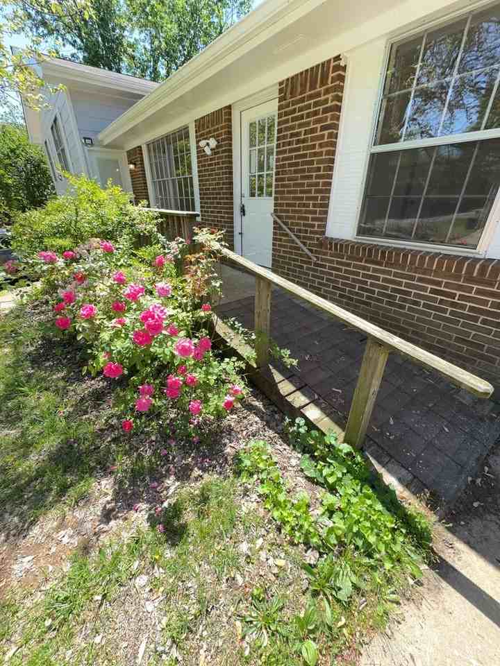 3930 Bowman Ln - Photo 2 of 15