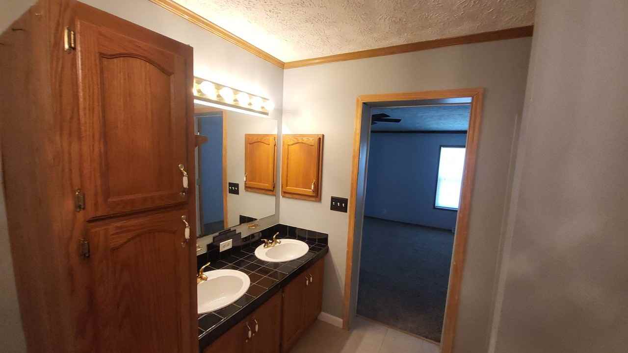 9416 E Richfield Rd - Photo 6 of 20
