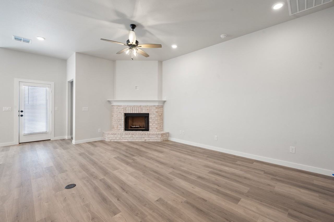13604 Avenue X - Photo 6 of 27