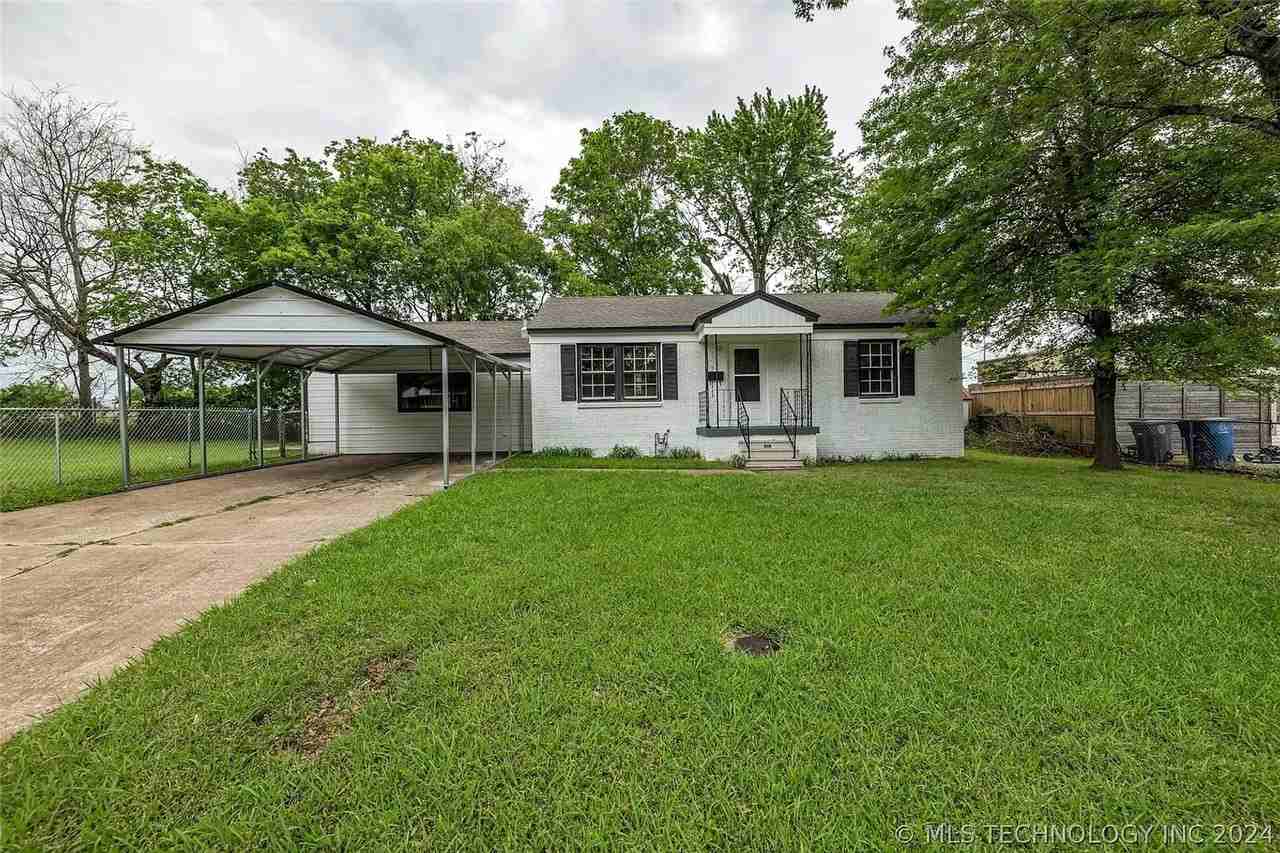 5321 E 2nd St - Photo 2 of 16