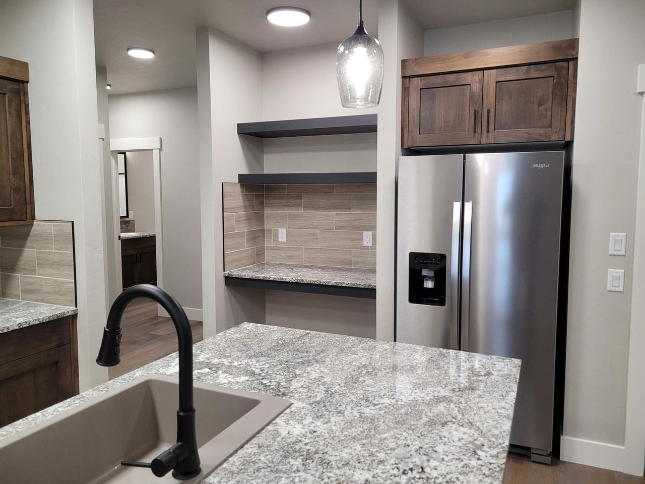 546 W Broadway Ave - Photo 6 of 22