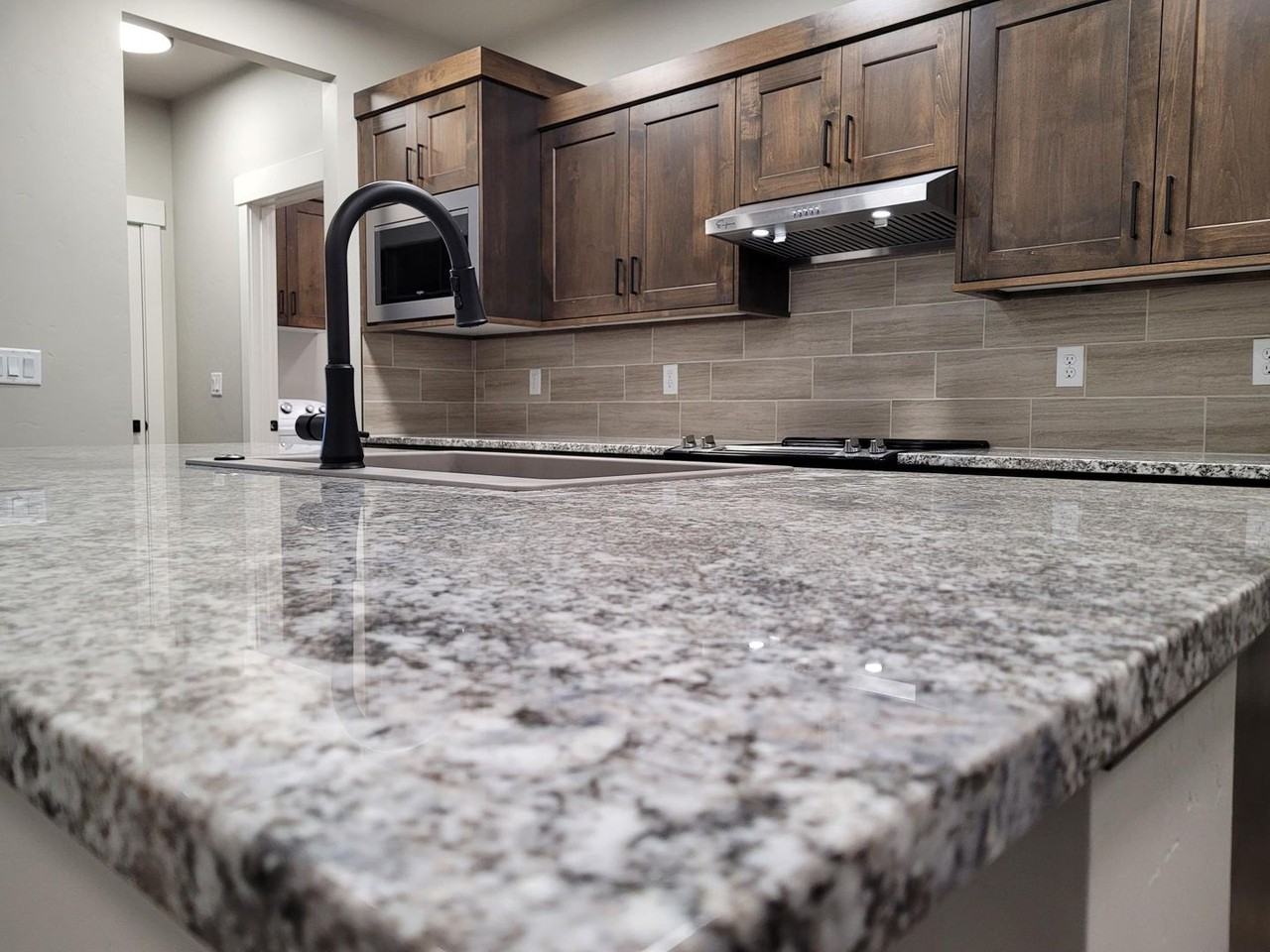 546 W Broadway Ave - Photo 7 of 22